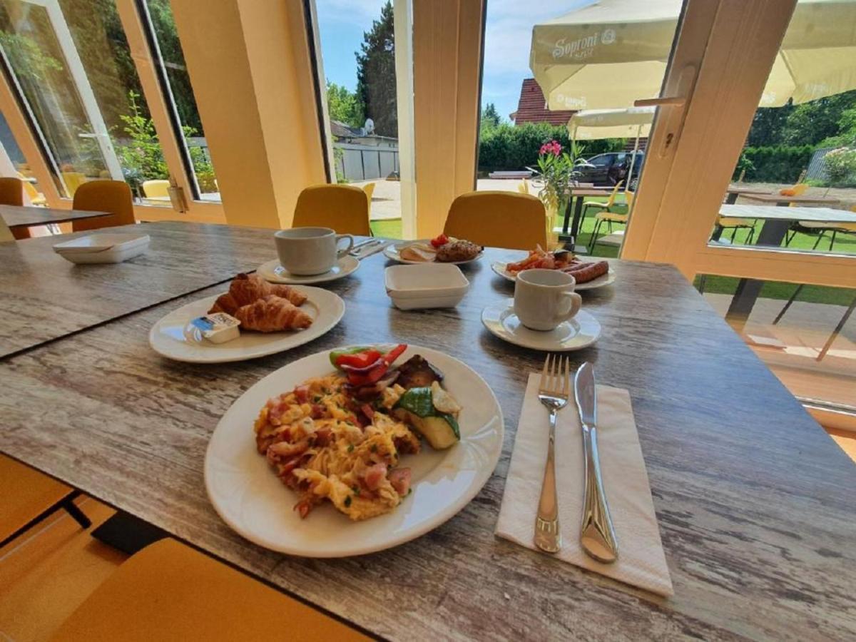 Colors Holiday Hotel Шіофок Екстер'єр фото