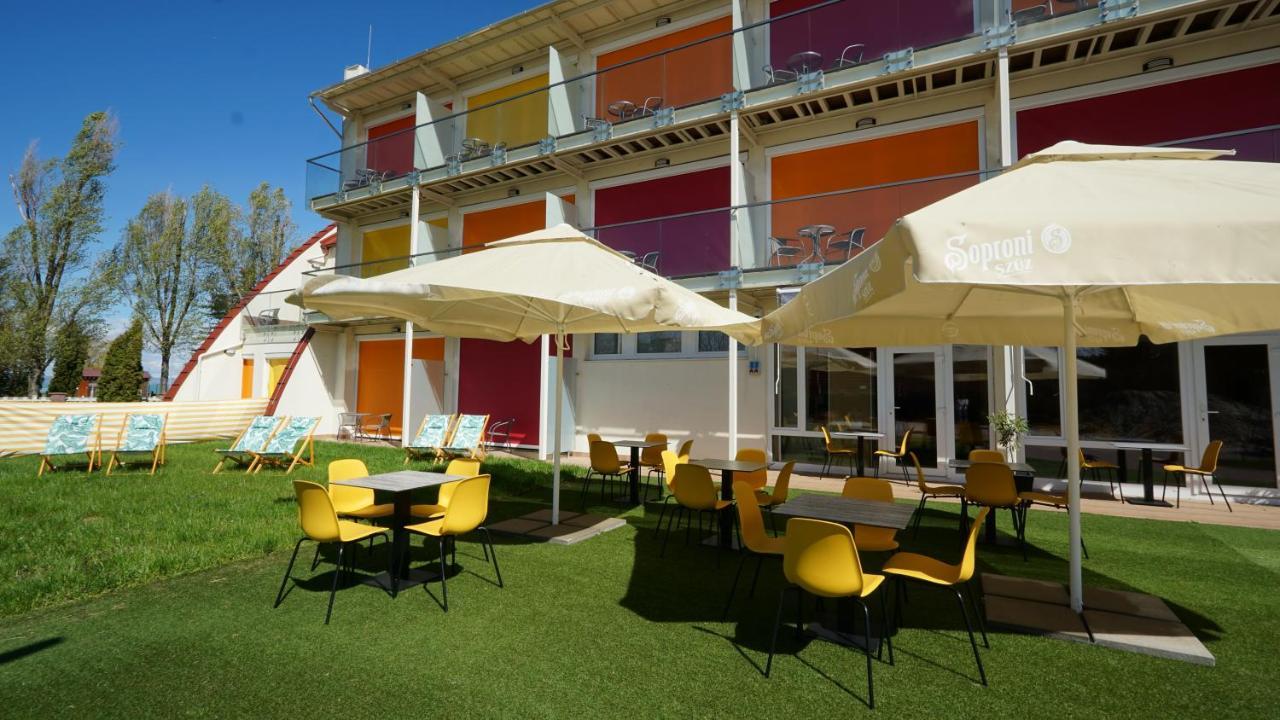 Colors Holiday Hotel Шіофок Екстер'єр фото
