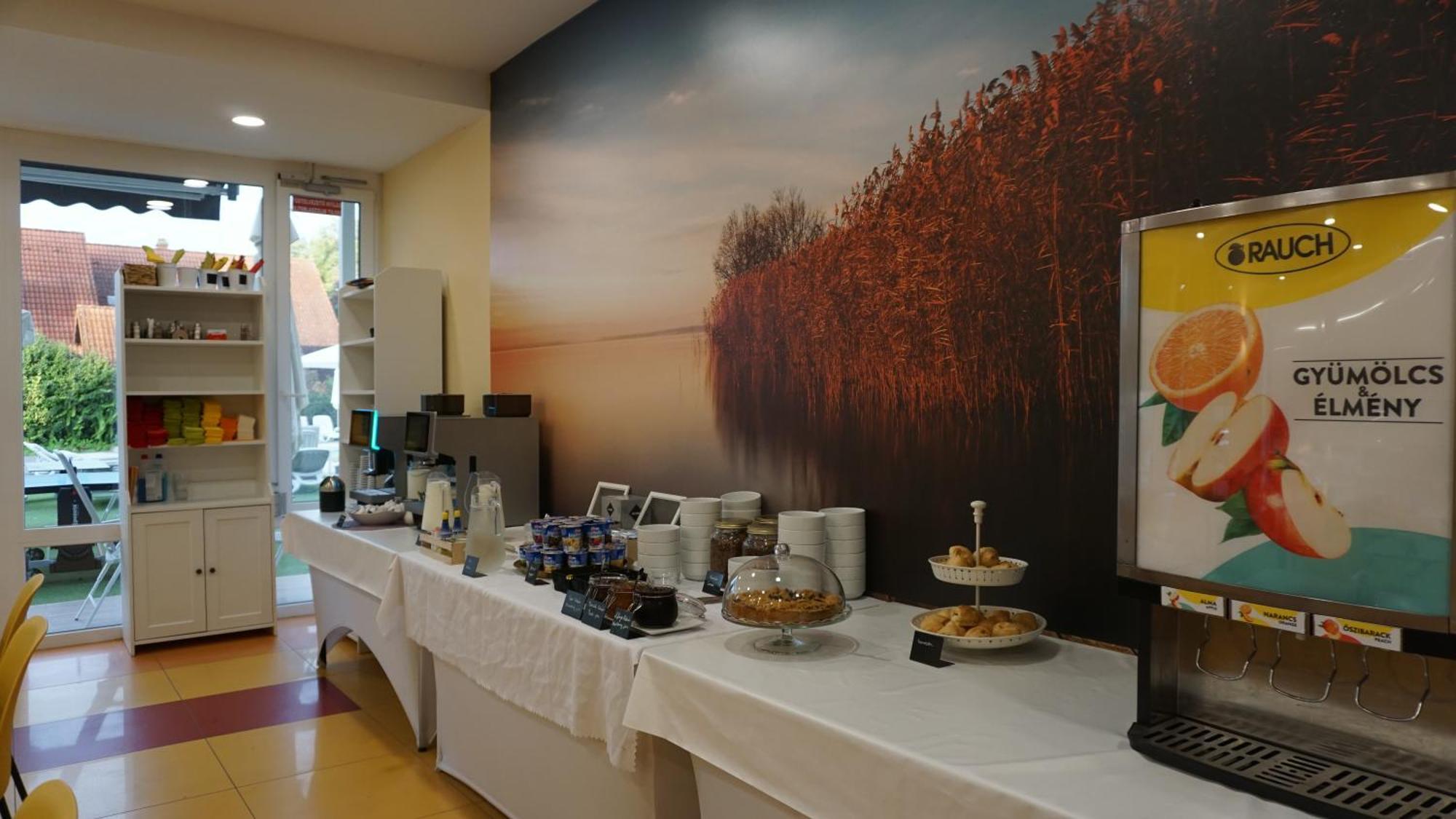 Colors Holiday Hotel Шіофок Екстер'єр фото