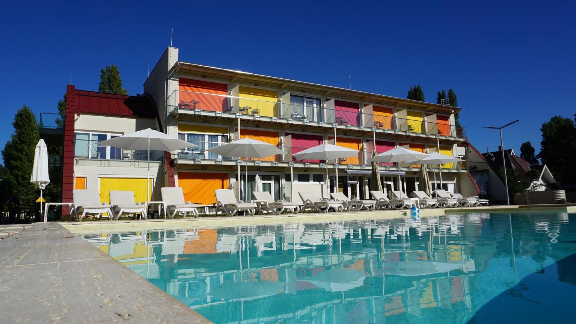 Colors Holiday Hotel Шіофок Екстер'єр фото