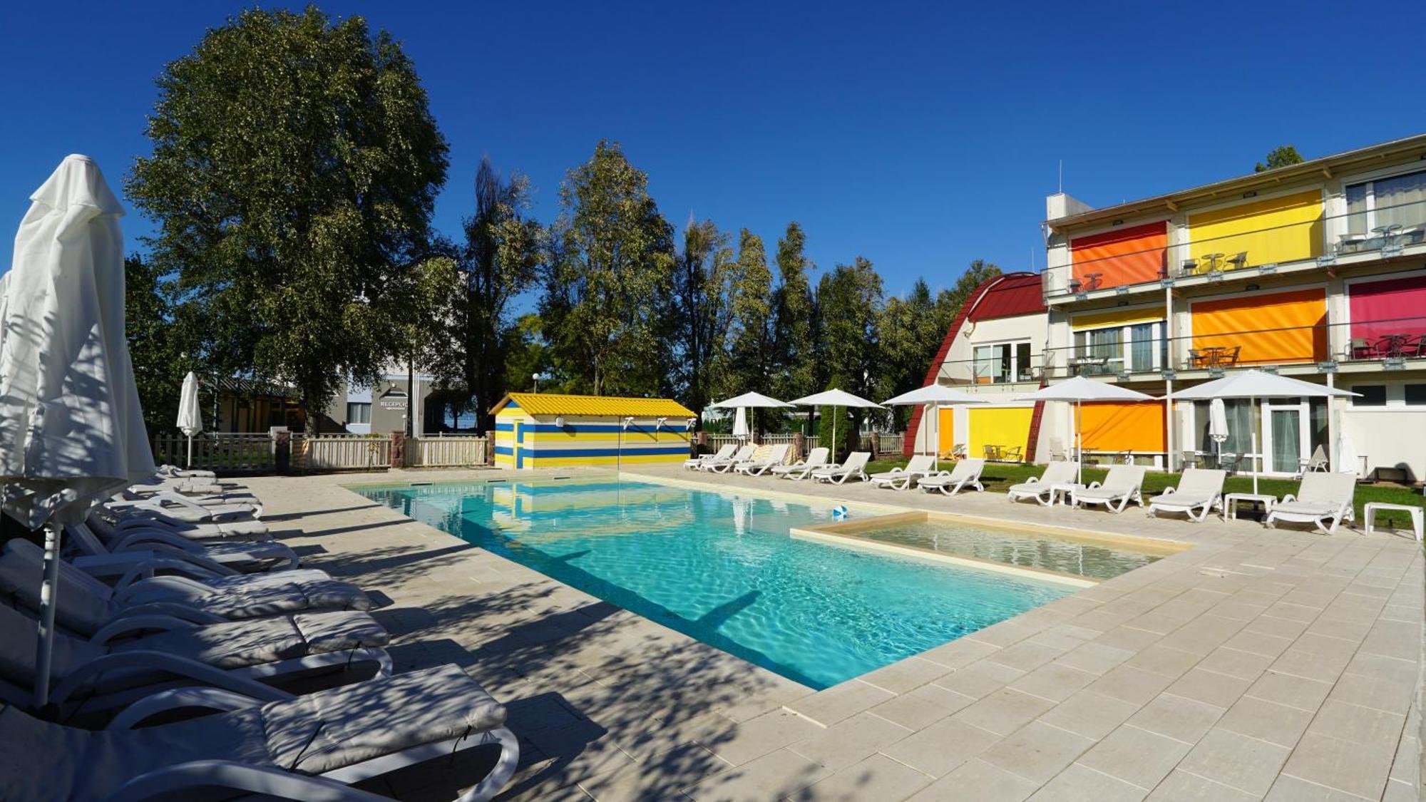 Colors Holiday Hotel Шіофок Екстер'єр фото